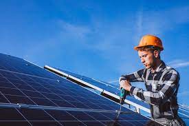 El accidente laboral en la instalación de paneles solares.